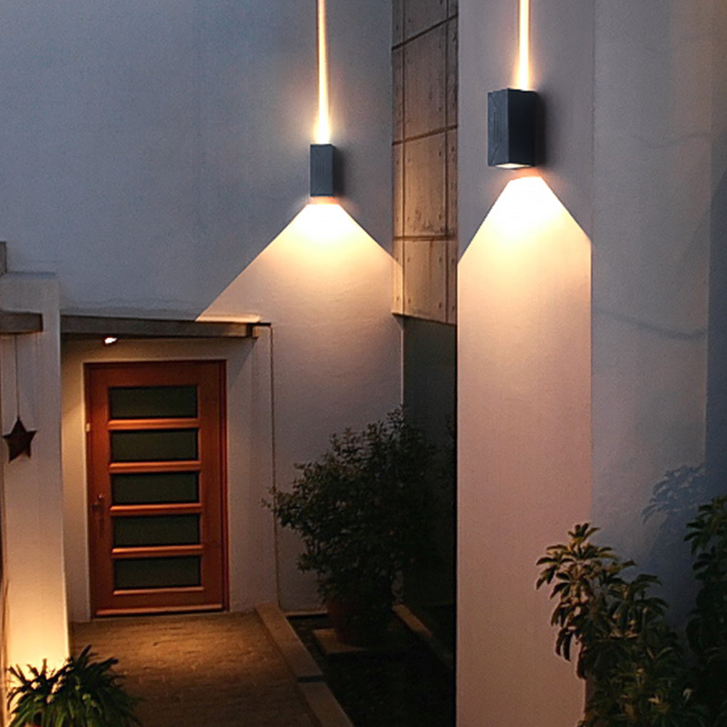 Up/Down Outdoor Wall Sconce — Aluminum & Glass, COB + LED Dual-Beam, IP65, 3000K Warm White