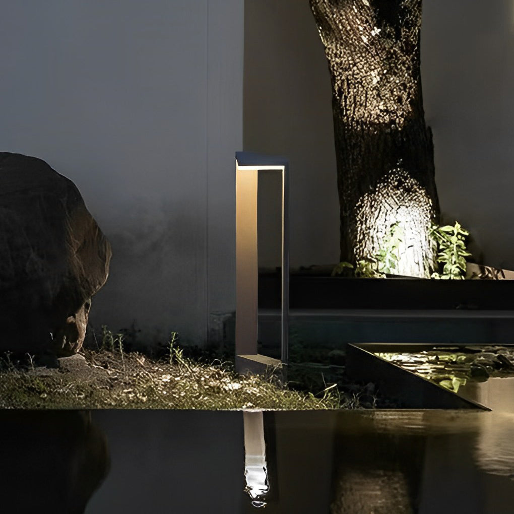 Minimalist Linear Bollard Path Light — Black Aluminum & Acrylic, 12W LED, IP65, 3000K Warm White