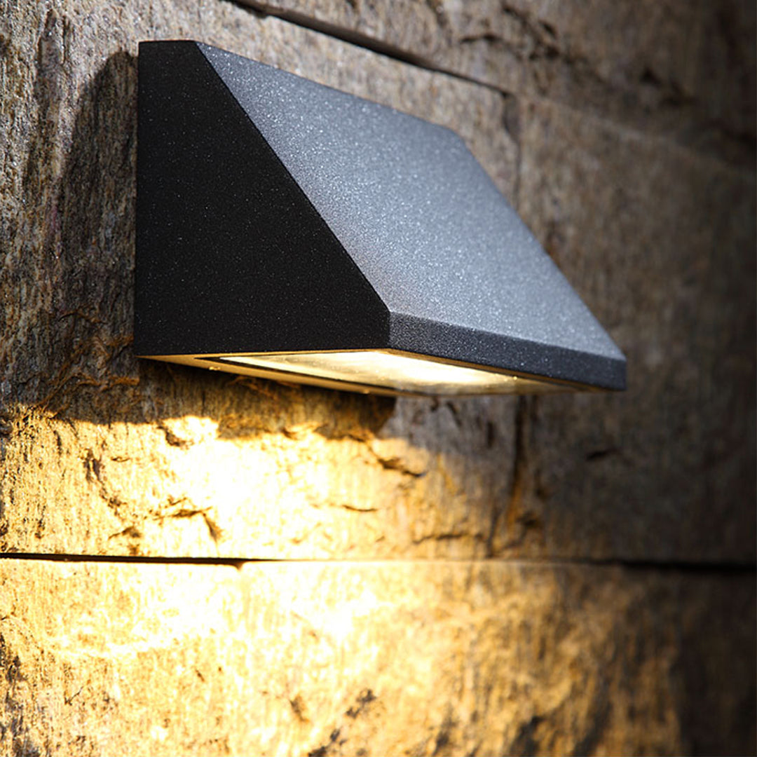 Modern Geometric Outdoor Wall Sconce — Die-Cast Aluminum, 8W OSRAM LED, 3000K, IP65, Hardwired