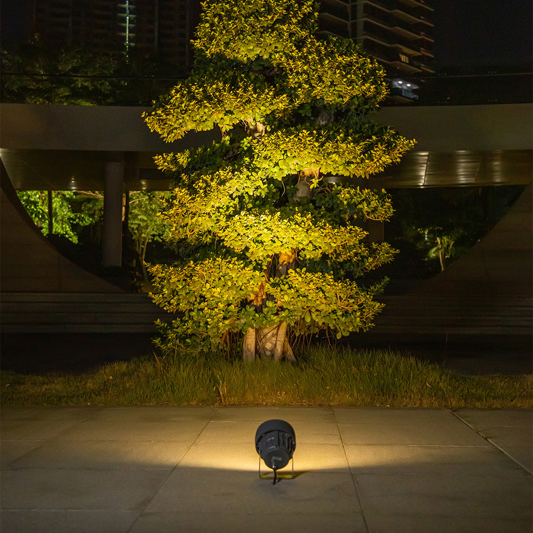 Minimalist Outdoor LED Spotlight — Die-Cast Aluminum, 8W / 15W, 3000K, IP65 Weatherproof