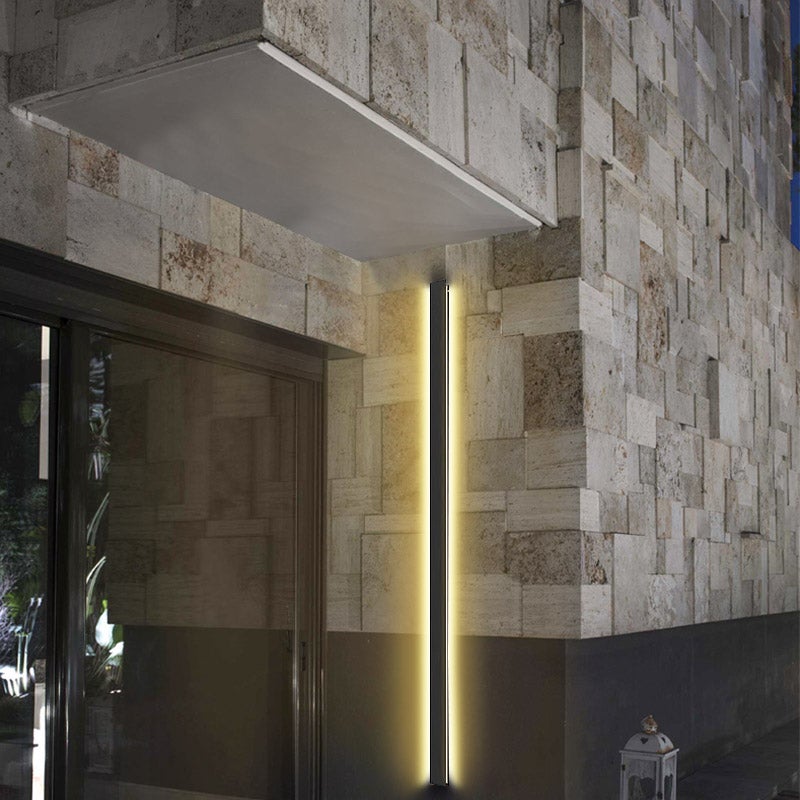 Minimalist Linear Outdoor Wall Sconce — Black Iron, LED Integrated, Up/Down, IP65, 20W–40W, 40"–78"