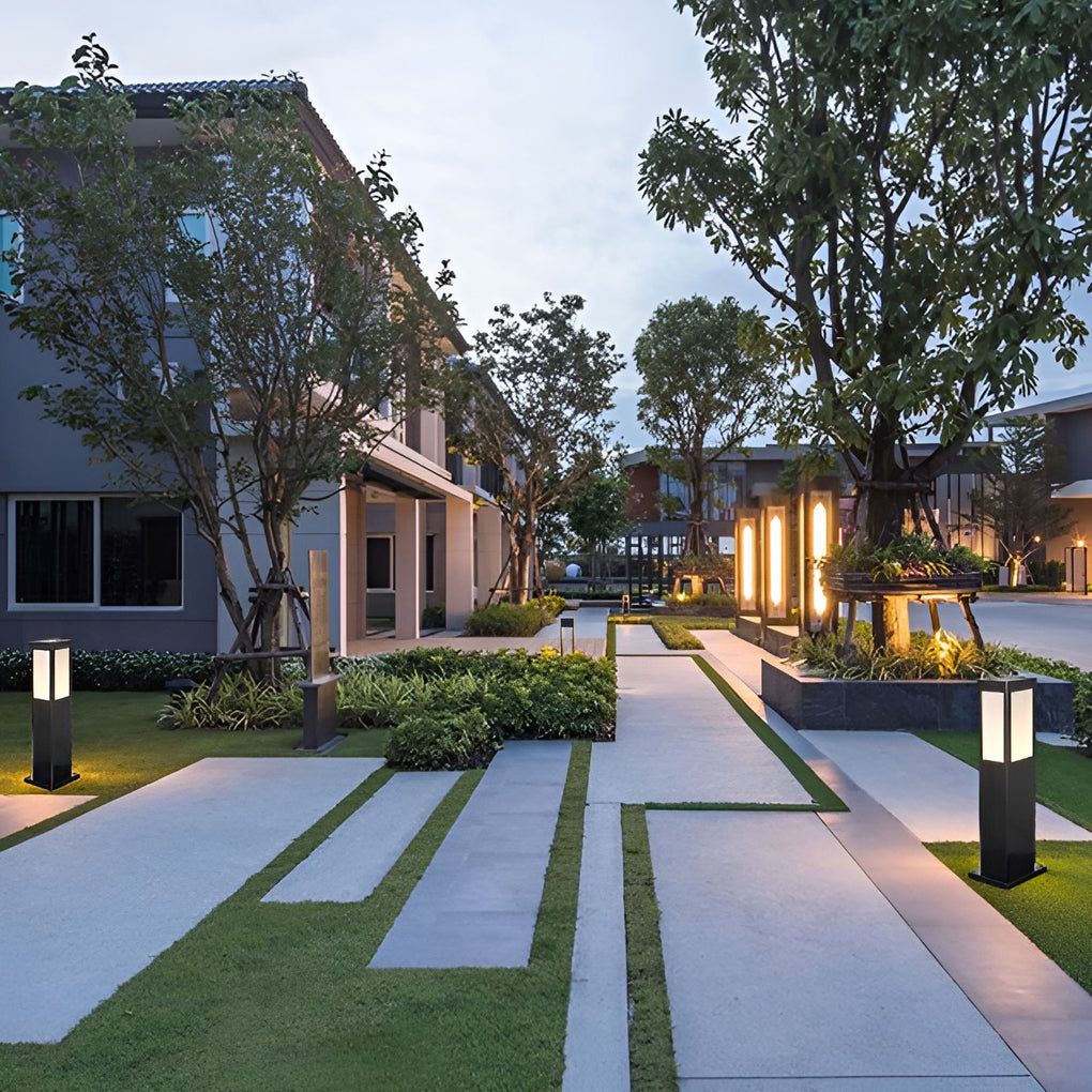 Square Industrial Solar Bollard Light — Black Iron and Acrylic, E27, Three-Step Dimming, Remote Control, IP65 Weatherproof