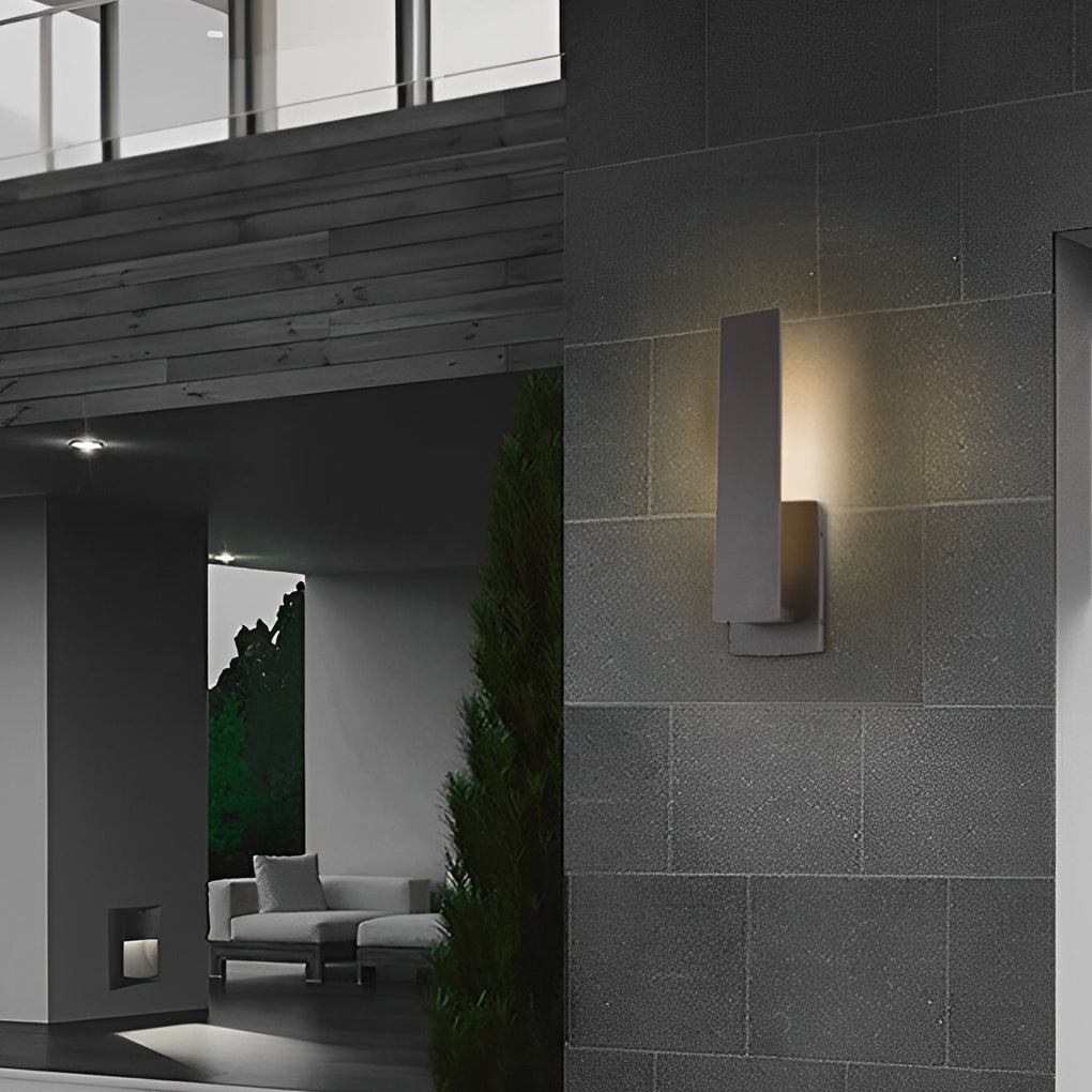 Minimalist Outdoor Wall Sconce — Matte Black Die-Cast Aluminum, LED 3000K, Waterproof
