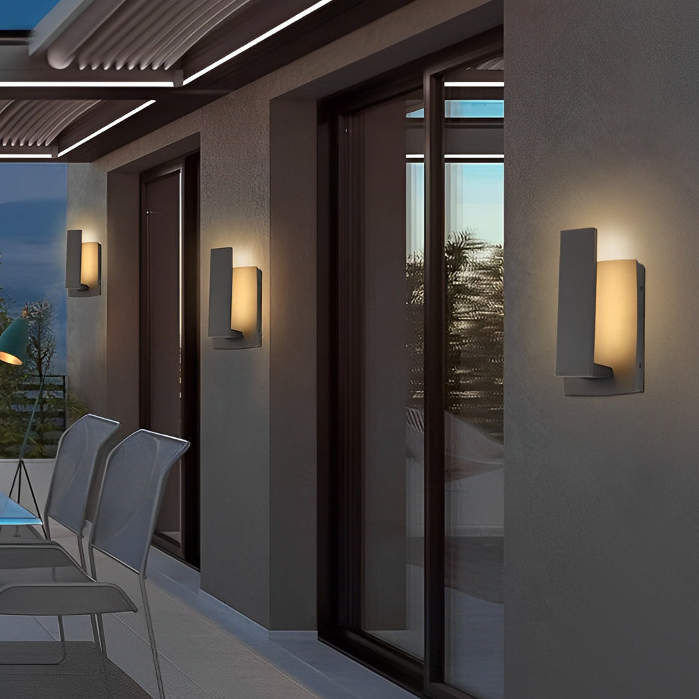 Minimalist Outdoor Wall Sconce — Matte Black Die-Cast Aluminum, LED 3000K, Waterproof