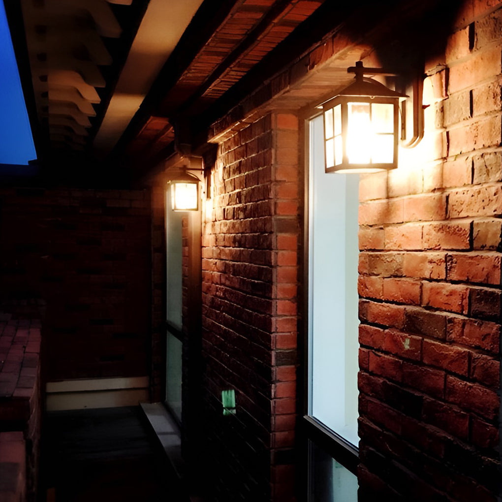 Antique Lantern Outdoor Wall Sconce — Black Die-Cast Aluminum and Glass, E27, Waterproof