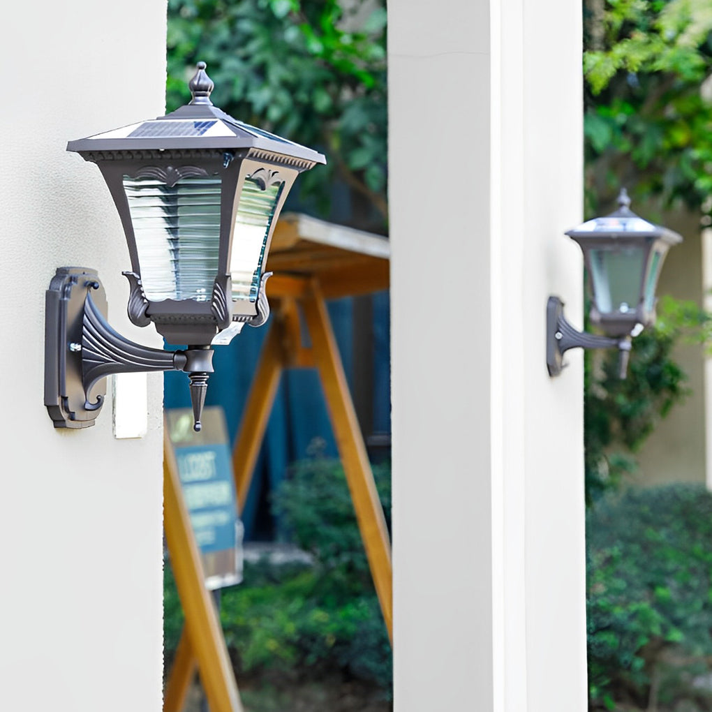 Retro Striped Glass Solar Outdoor Wall Sconce — Black Aluminum, IP65 Weatherproof, 8–10 Hr Battery