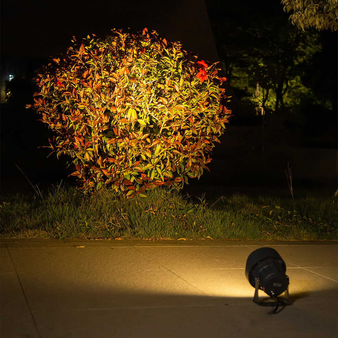 Minimalist Outdoor LED Spotlight — Die-Cast Aluminum, 8W / 15W, 3000K, IP65 Weatherproof
