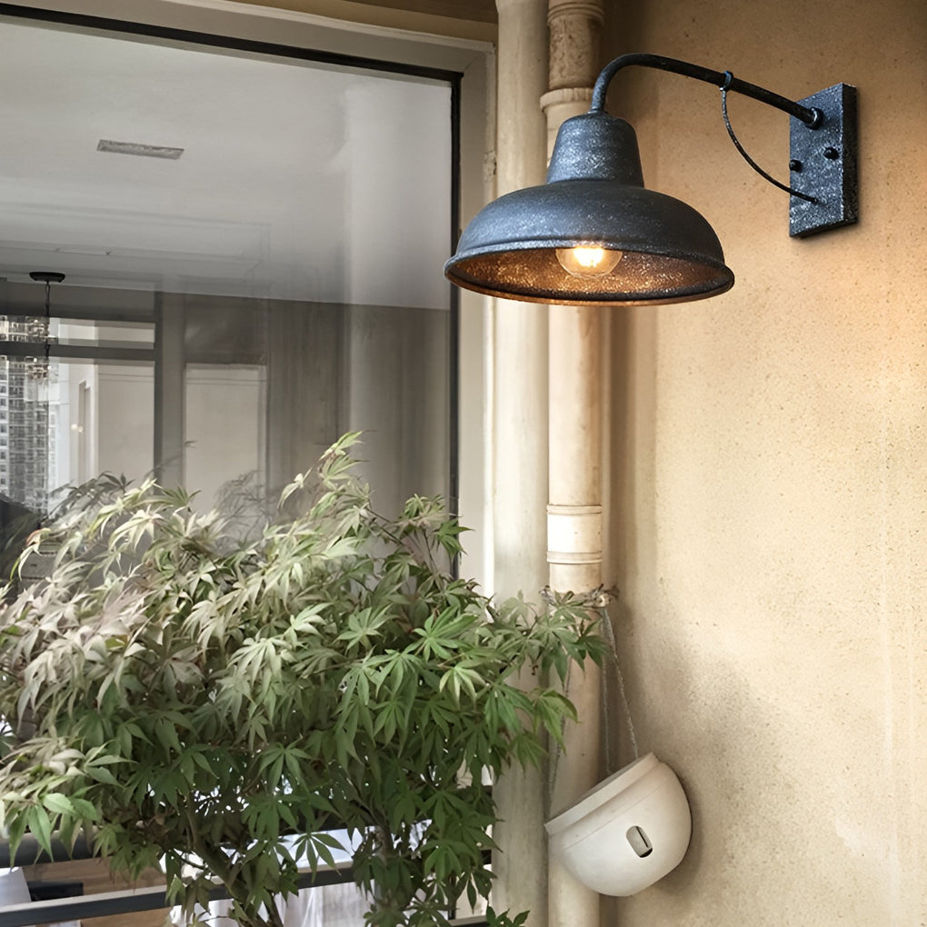 Vintage Trumpet Outdoor Wall Sconce — Black Iron, E27, LED Waterproof