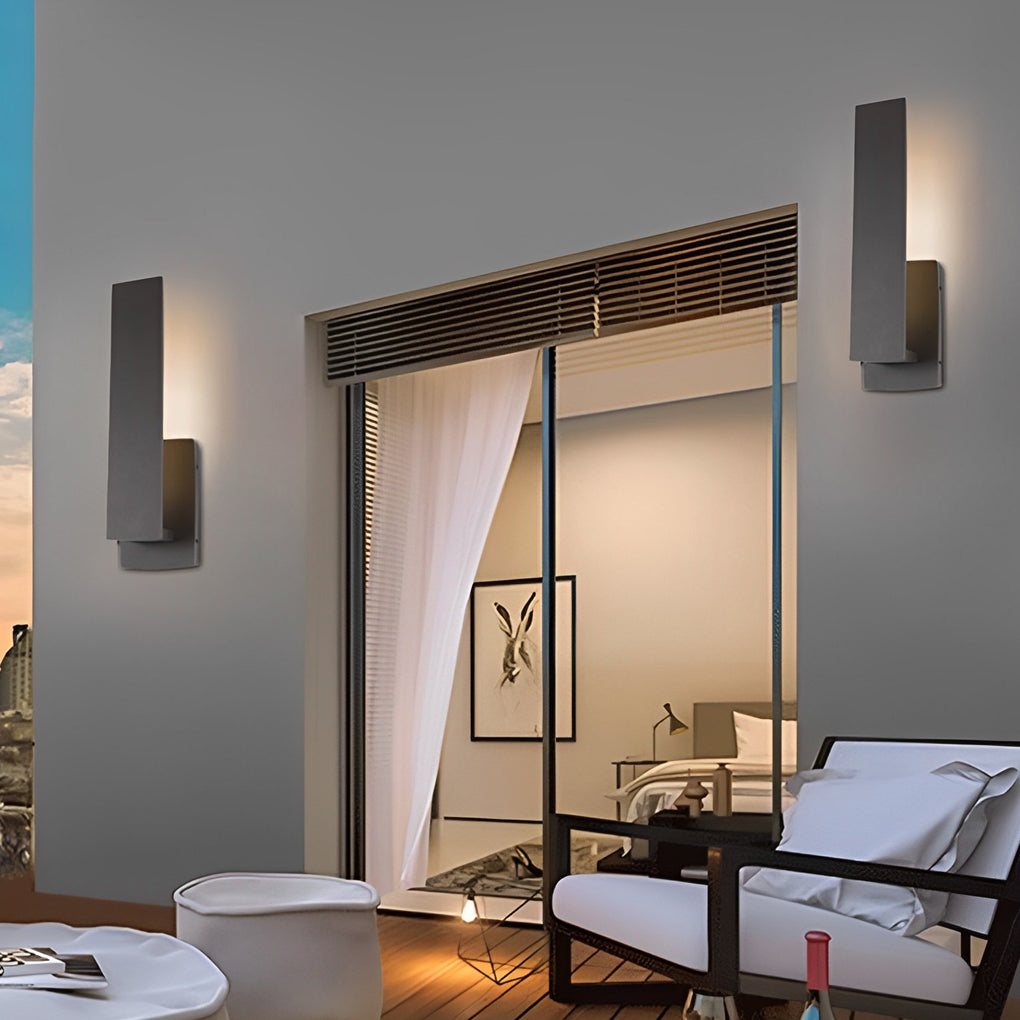 Minimalist Outdoor Wall Sconce — Matte Black Die-Cast Aluminum, LED 3000K, Waterproof