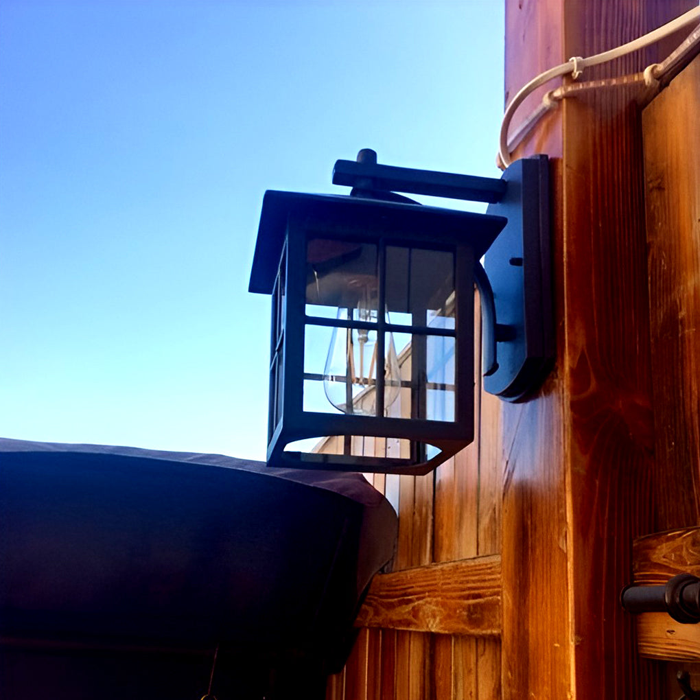 Antique Lantern Outdoor Wall Sconce — Black Die-Cast Aluminum and Glass, E27, Waterproof