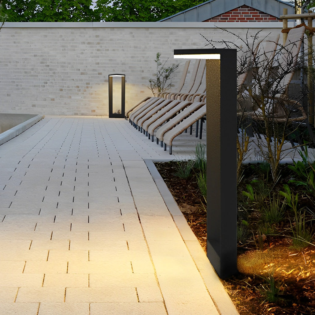 Minimalist Linear Bollard Path Light — Black Aluminum & Acrylic, 12W LED, IP65, 3000K Warm White