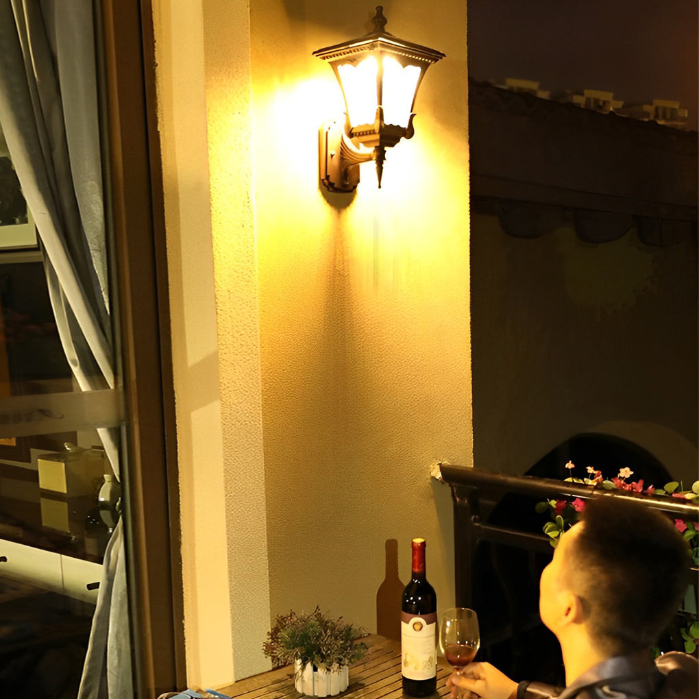 Retro Striped Glass Solar Outdoor Wall Sconce — Black Aluminum, IP65 Weatherproof, 8–10 Hr Battery
