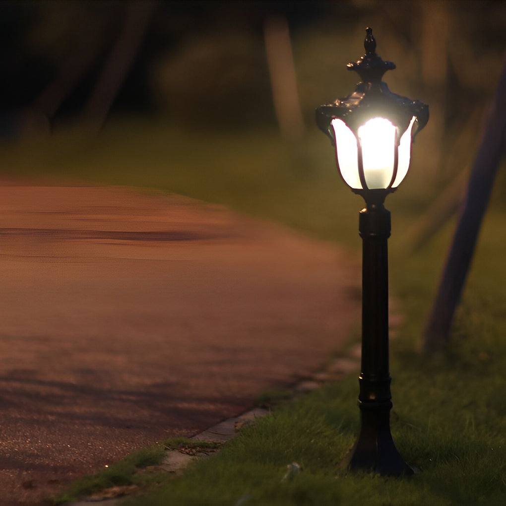 Traditional European-Style Outdoor Post Light — Die-Cast Aluminum and Glass, E27, IP65 Weatherproof, 31" Height