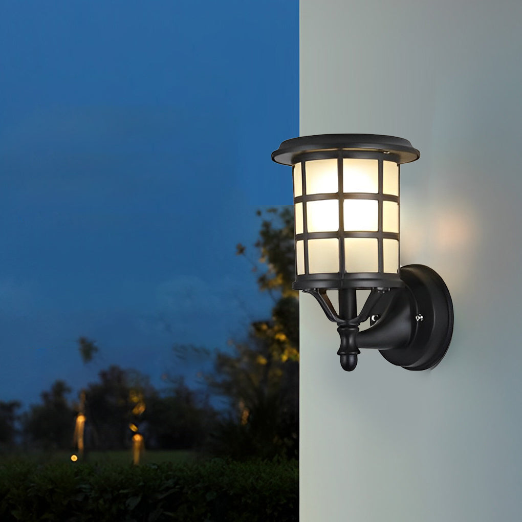 Retro Round Solar Outdoor Wall Sconce — Black Die-Cast Aluminum and Glass, IP65, Three-Step Dimming, Remote Control