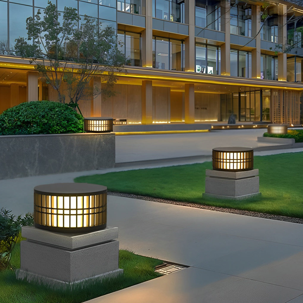 Modern Round Solar Fence Post Light — Black Stainless Steel, LED, IP65 Weatherproof