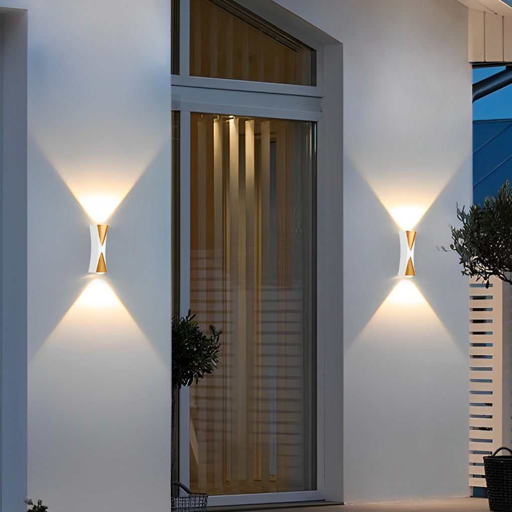 Modern Up/Down Outdoor Wall Sconce — Aluminum, LED, IP65, 3000K Warm White