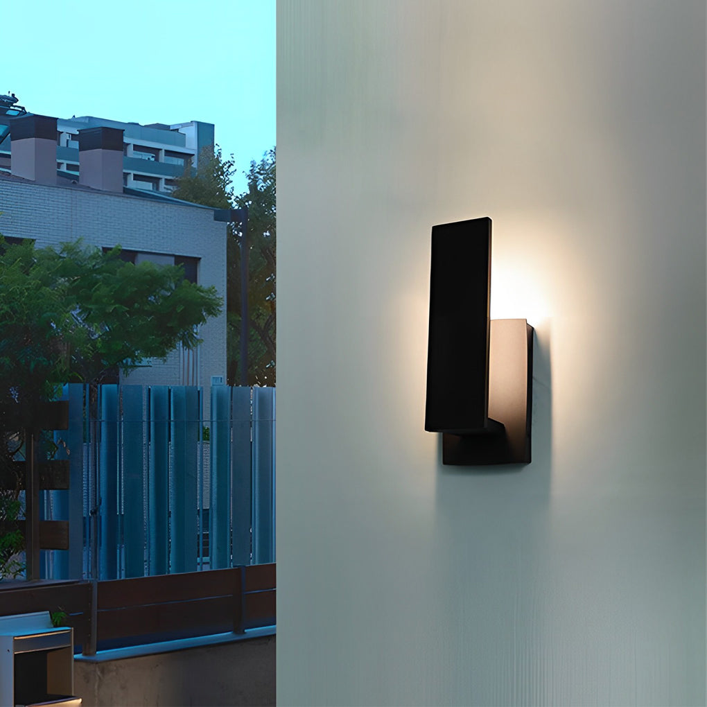 Minimalist Outdoor Wall Sconce — Matte Black Die-Cast Aluminum, LED 3000K, Waterproof