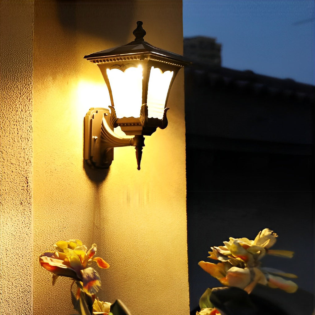 Retro Striped Glass Solar Outdoor Wall Sconce — Black Aluminum, IP65 Weatherproof, 8–10 Hr Battery