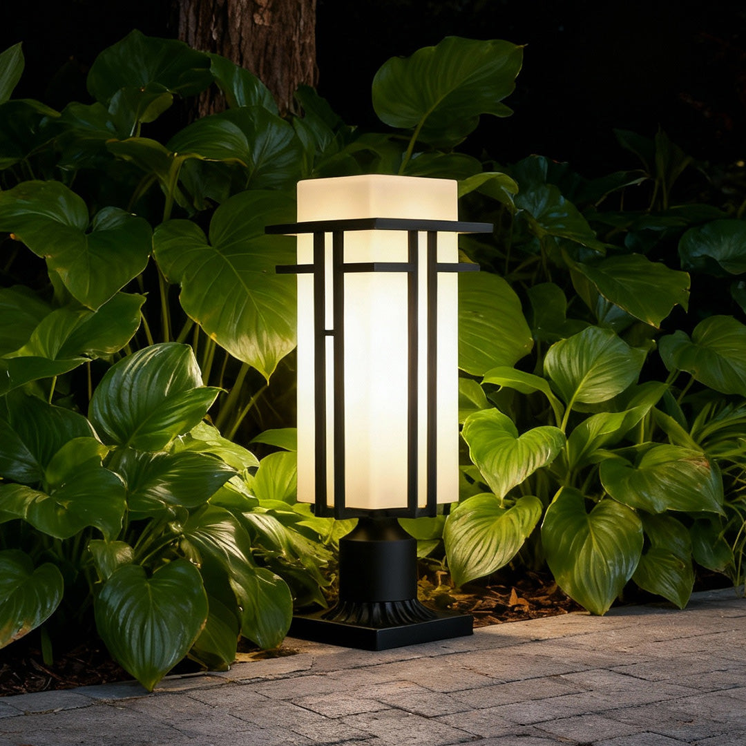 Retro Outdoor Bollard Path Light — Black Die-Cast Aluminum, Frosted Glass, 7W 3000K, IP55 Weatherproof