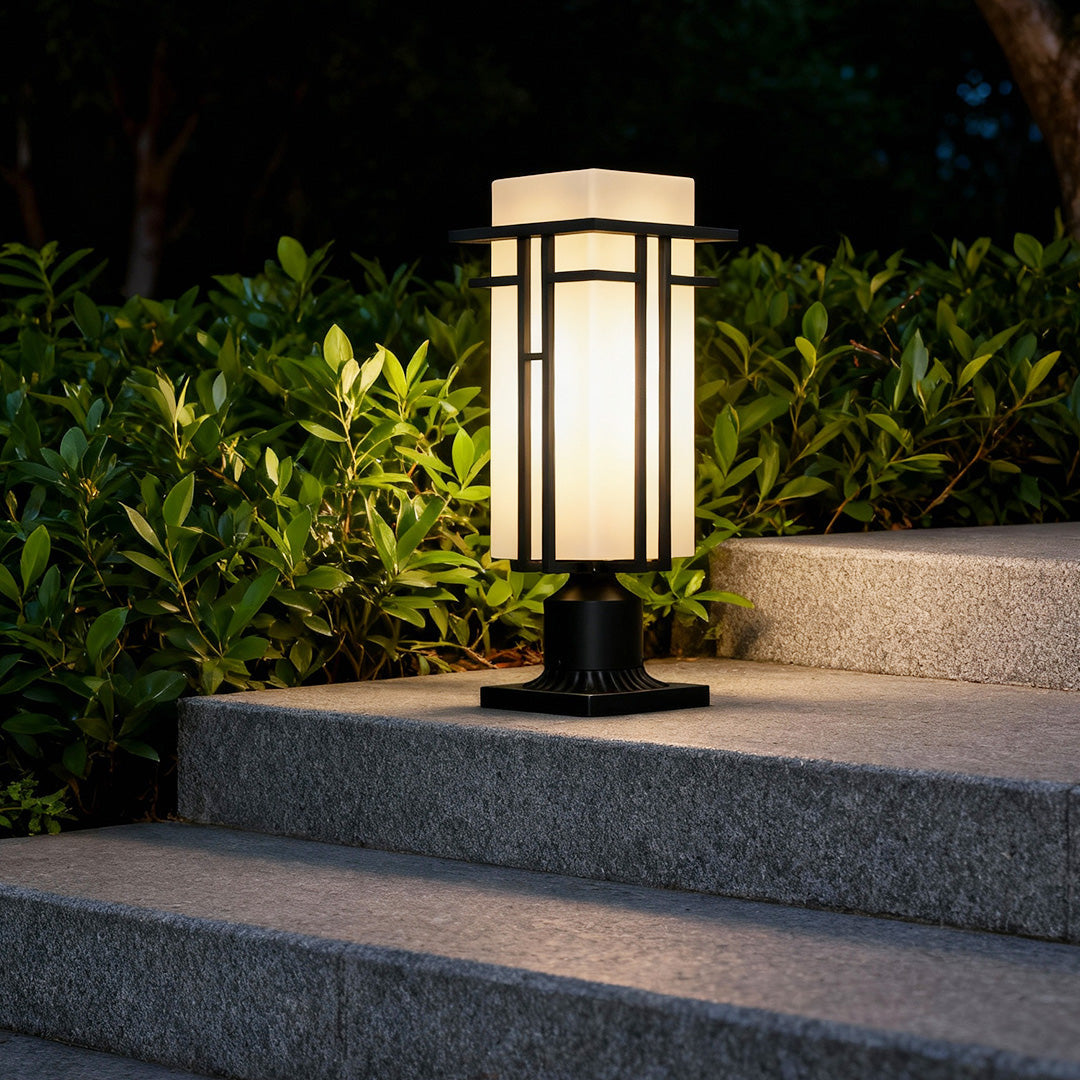 Retro Outdoor Bollard Path Light — Black Die-Cast Aluminum, Frosted Glass, 7W 3000K, IP55 Weatherproof