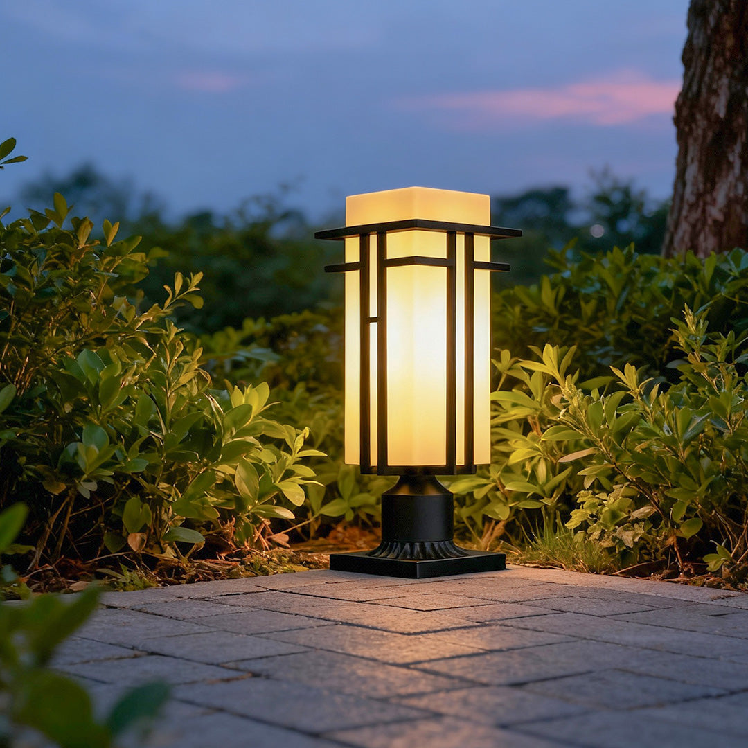 Retro Outdoor Bollard Path Light — Black Die-Cast Aluminum, Frosted Glass, 7W 3000K, IP55 Weatherproof