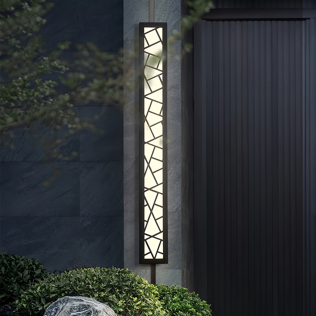 Minimalist Linear Outdoor Wall Sconce — Black Metal, Integrated LED, IP65, 3000K / 4000K / 6000K, 16" to 47"