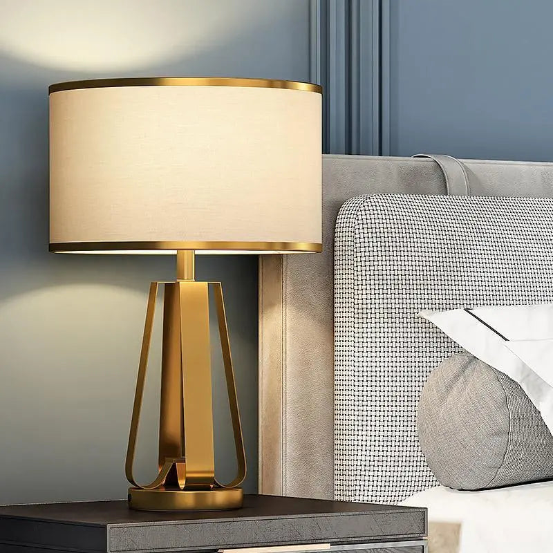 22-Inch Geometric Table Lamp with 1 Light in Golden Faux Silk and Brass Luxe