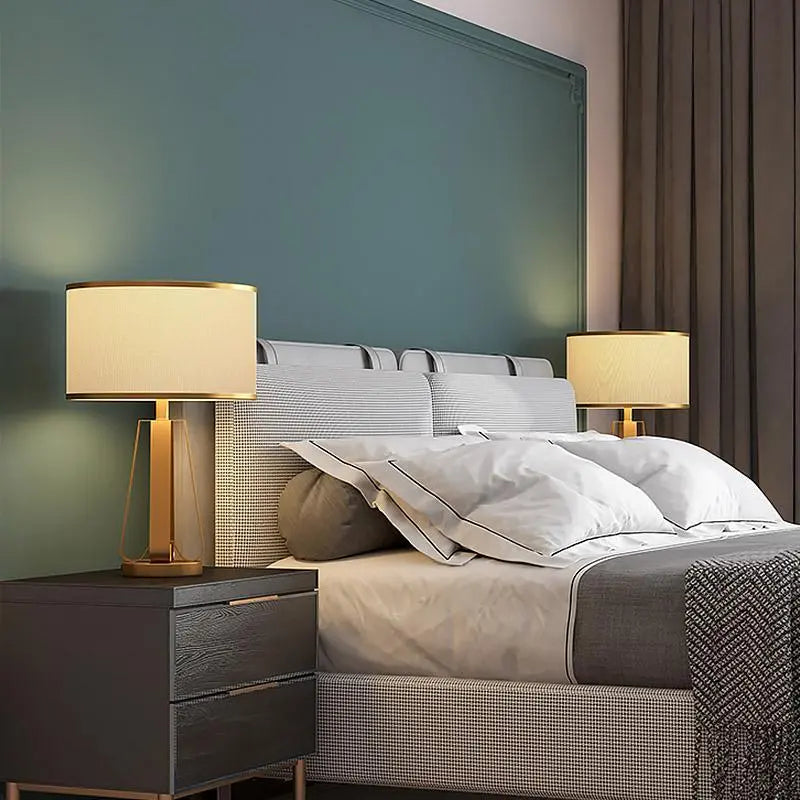 22-Inch Geometric Table Lamp with 1 Light in Golden Faux Silk and Brass Luxe