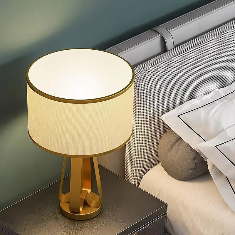 22-Inch Geometric Table Lamp with 1 Light in Golden Faux Silk and Brass Luxe