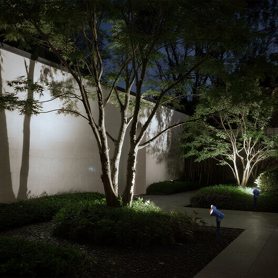 Minimalist Outdoor Spike Spotlight — Die-Cast Aluminum, 8W LED, 3000K, IP65 Weatherproof