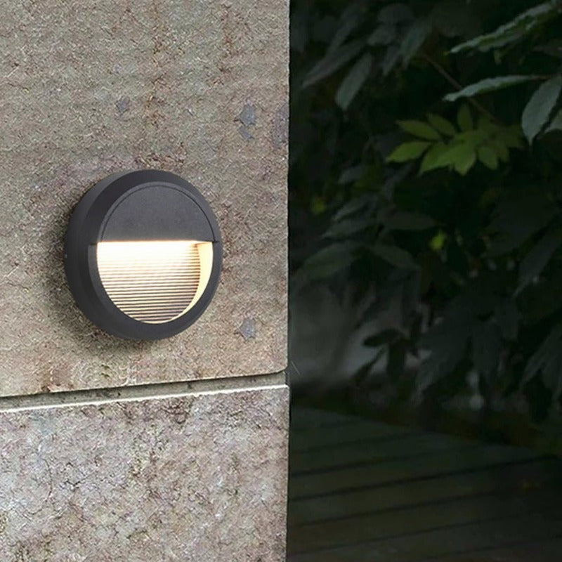 Staircase-Design Outdoor LED Step Light — Die-Cast Aluminum & PC, 8W, IP65 Weatherproof