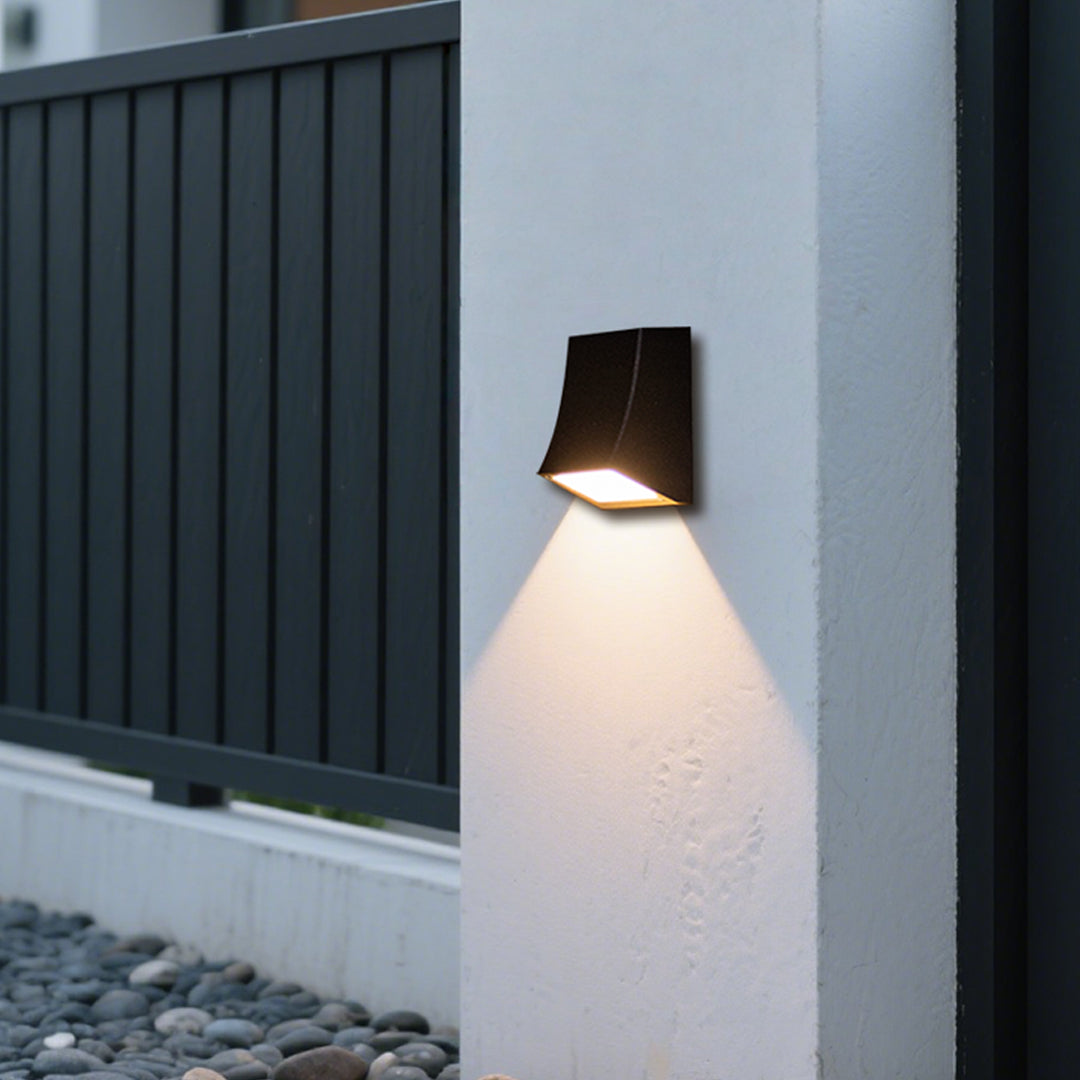 Waterproof LED Outdoor Wall Sconce in Industrial Style - Ideal for Outdoor Lighting