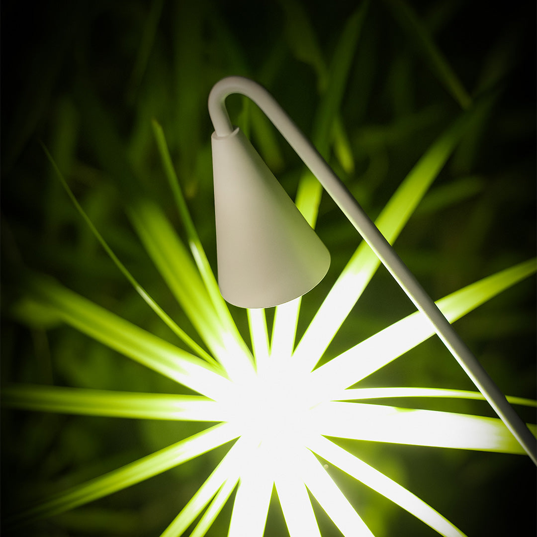 Modern Metal LED Pathway Lights — Aluminum with Acrylic Shade, 3000K Warm White, IP65, 3-Pack 18W or 5-Pack 35W, Black or White