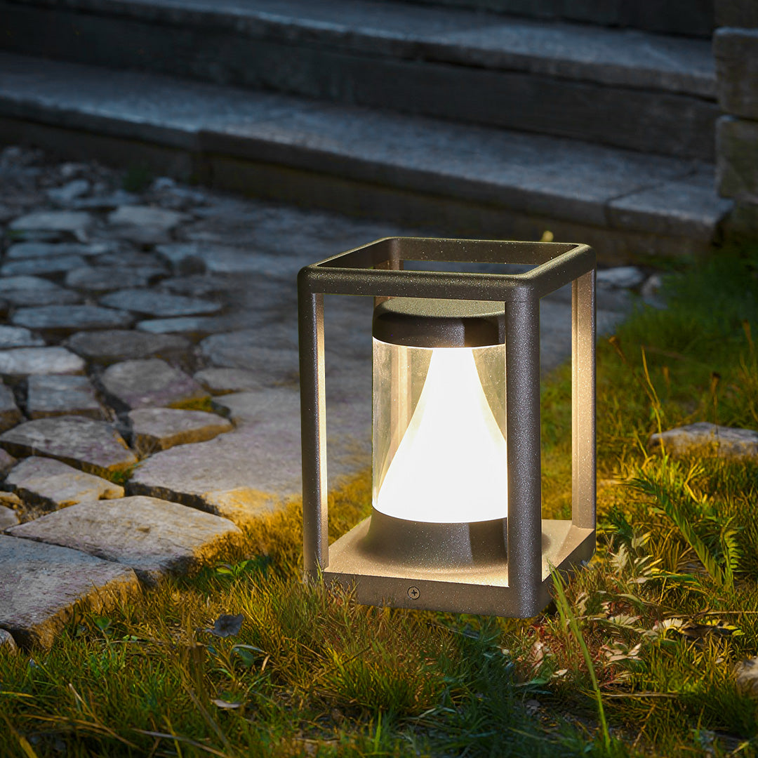 Minimalist LED Garden Stake Bollard Light — Die-Cast Aluminum, Matte Black, 8W OSRAM, IP65, 3000K