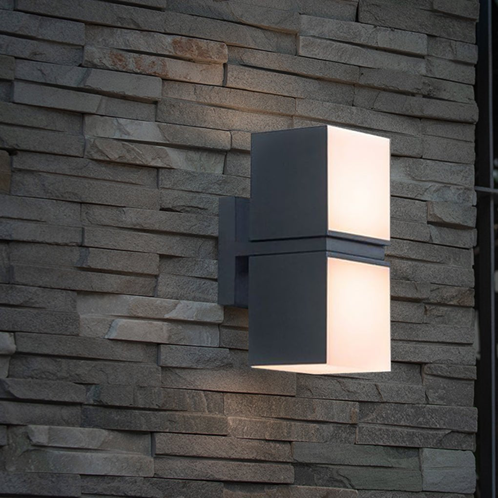 Modern Outdoor Wall Sconce — Die-Cast Aluminum, Acrylic, LED 3000K, IP65, 4" × 8.7"