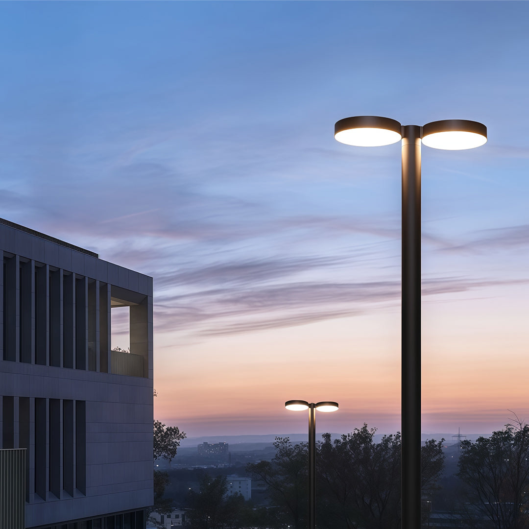 Solar Outdoor Street Light — Black Aluminum, 40W LED, Single or Double Head, 20000–40000mAh, IP65 Weatherproof
