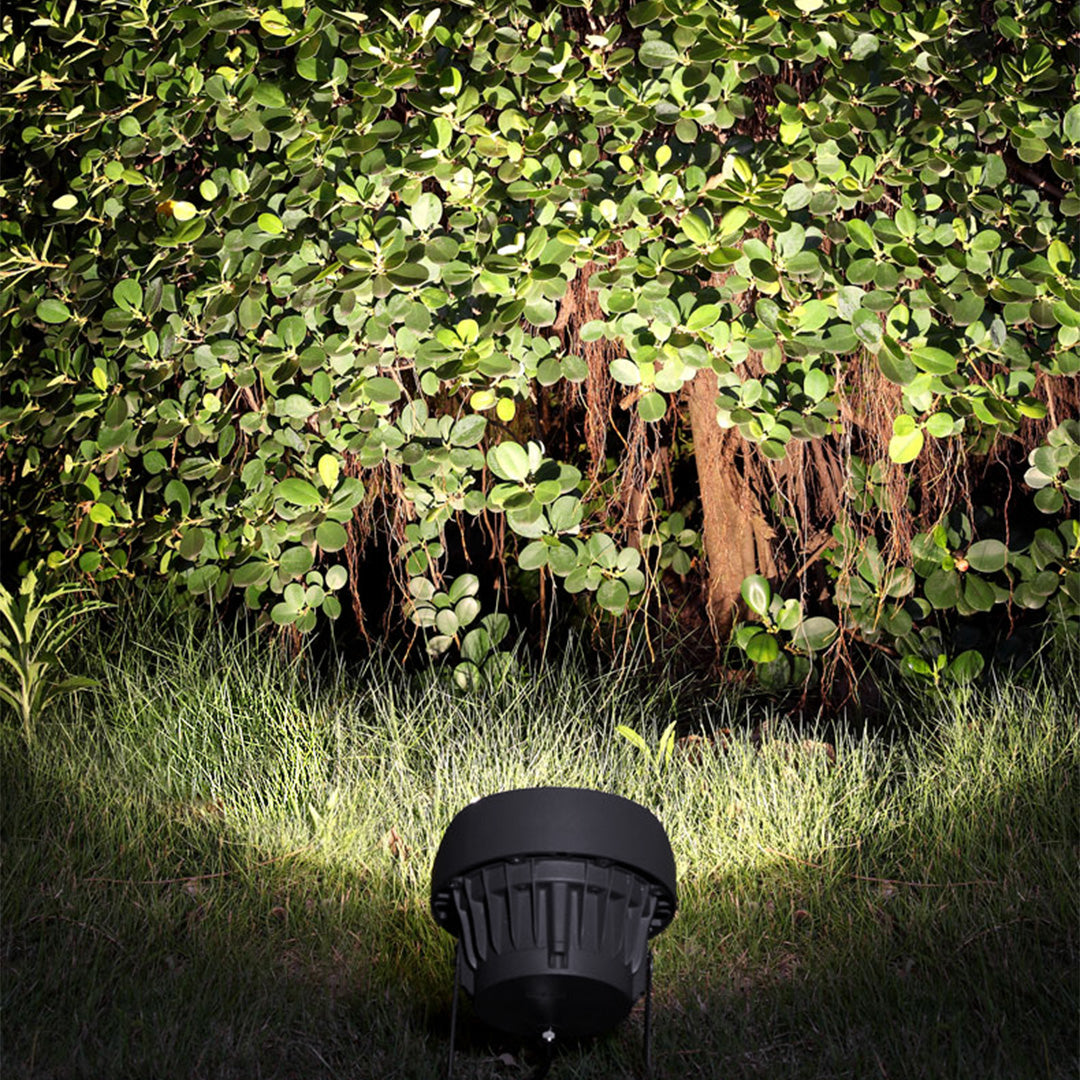 Minimalist Outdoor LED Spotlight — Die-Cast Aluminum, 8W / 15W, 3000K, IP65 Weatherproof