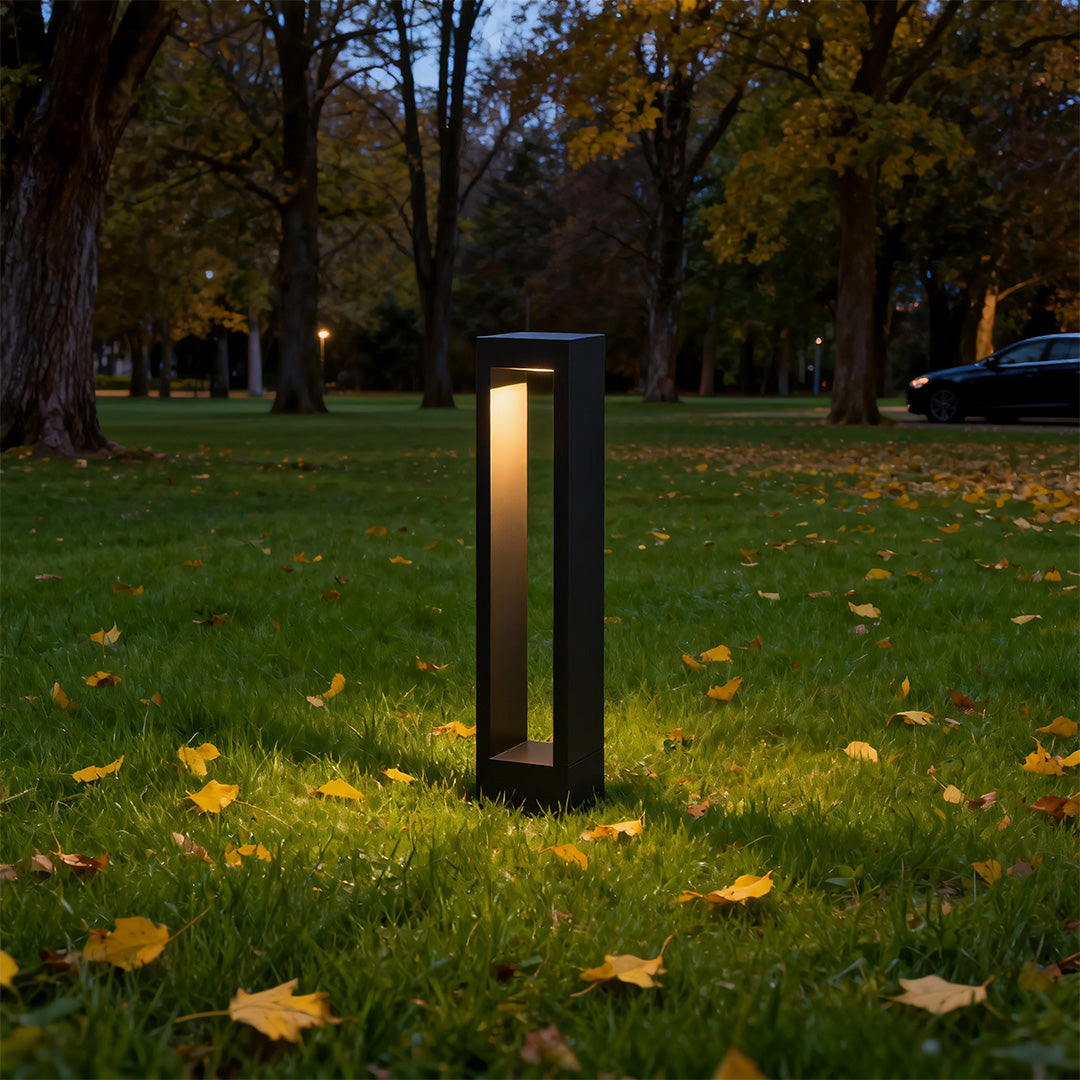 Minimalist Outdoor Bollard Light — Black Aluminum, 10W LED, IP54, Available in 11.8", 23.6", or 31.5"