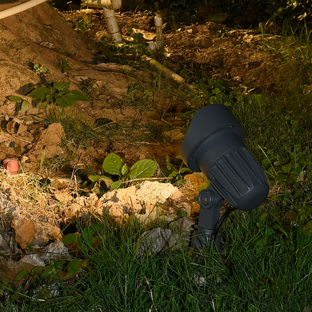 Modern Industrial Outdoor Spotlight — Die-Cast Aluminum, CREE 12W LED, 3000K, IP65 Weatherproof