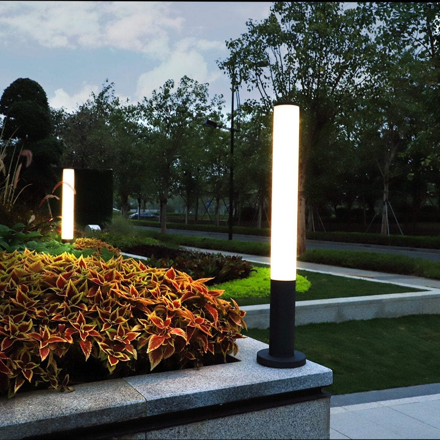 Slender Cylindrical Outdoor Bollard Light — Die-Cast Aluminum & PMMA, Integrated LED, 3000K, IP54, 16"/24"/32"