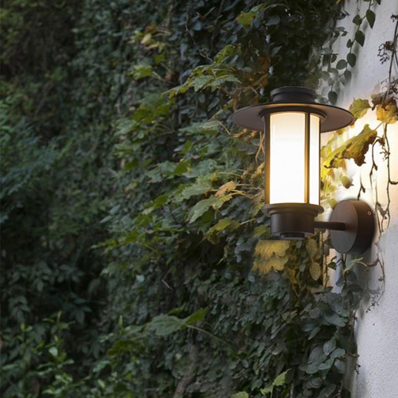 Top Hat Outdoor Wall Sconce — Black Die-Cast Aluminum, LED 5W, IP54 Weatherproof, 3200K