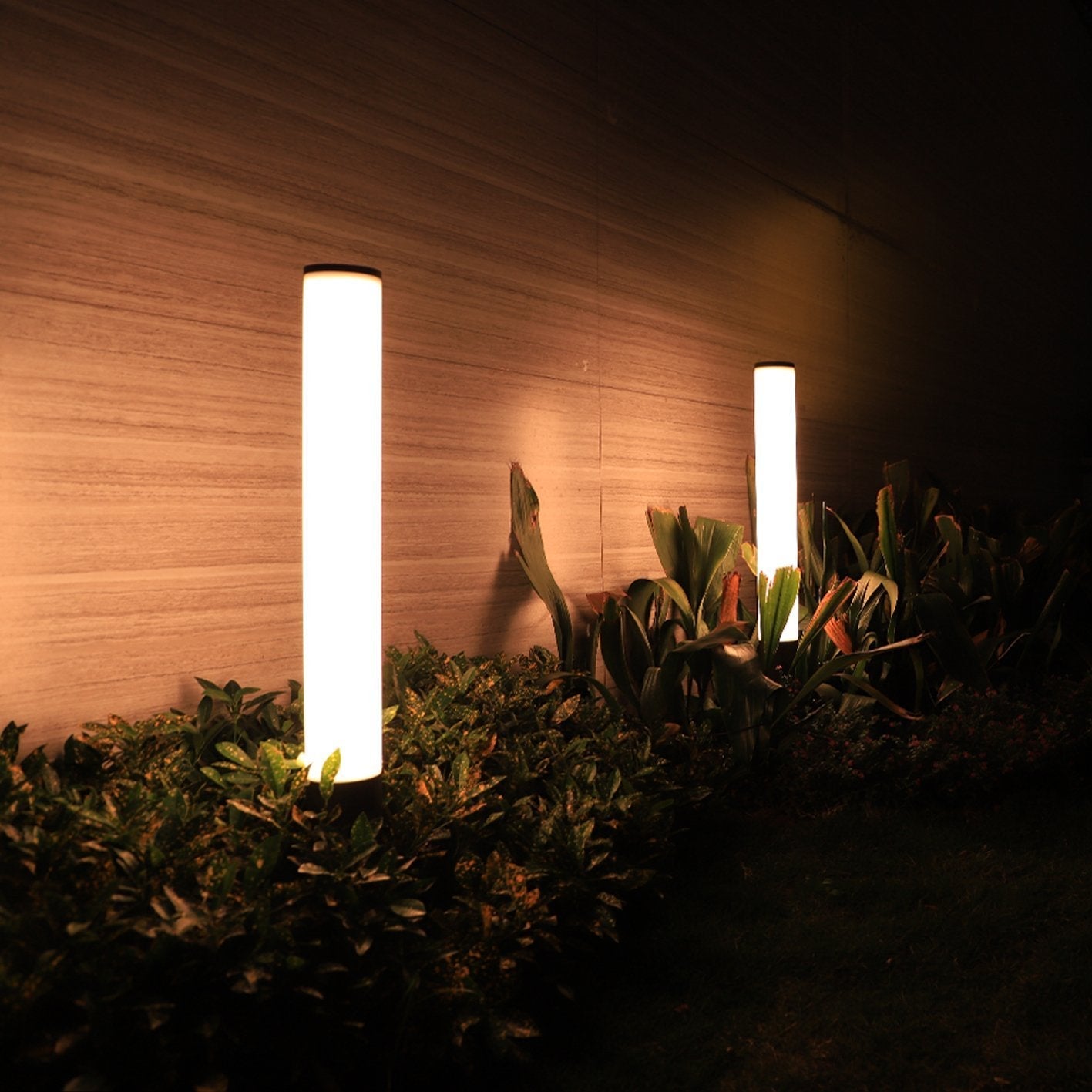 Slender Cylindrical Outdoor Bollard Light — Die-Cast Aluminum & PMMA, Integrated LED, 3000K, IP54, 16"/24"/32"