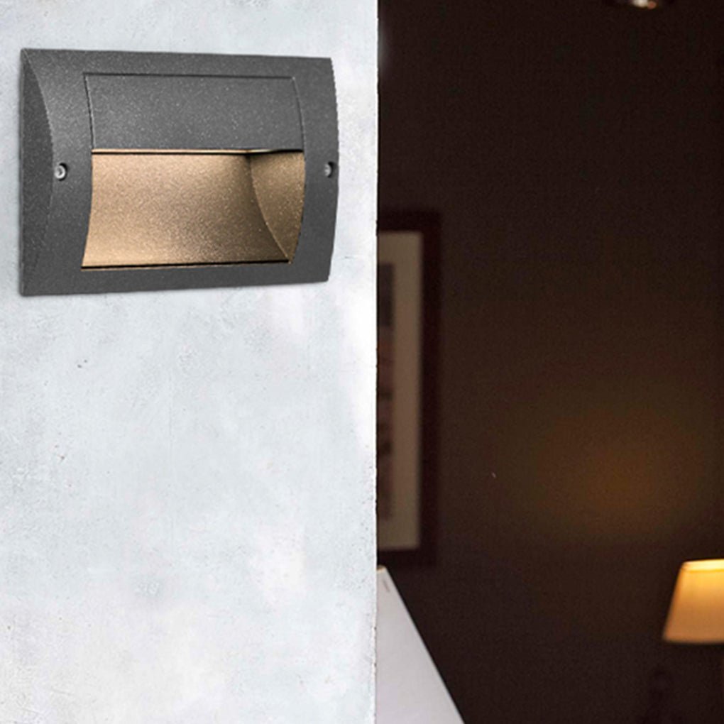 Minimalist Outdoor Step & Stair Wall Light — Die-Cast Aluminum, LED, IP65 Weatherproof, 7" x 3" x 4"