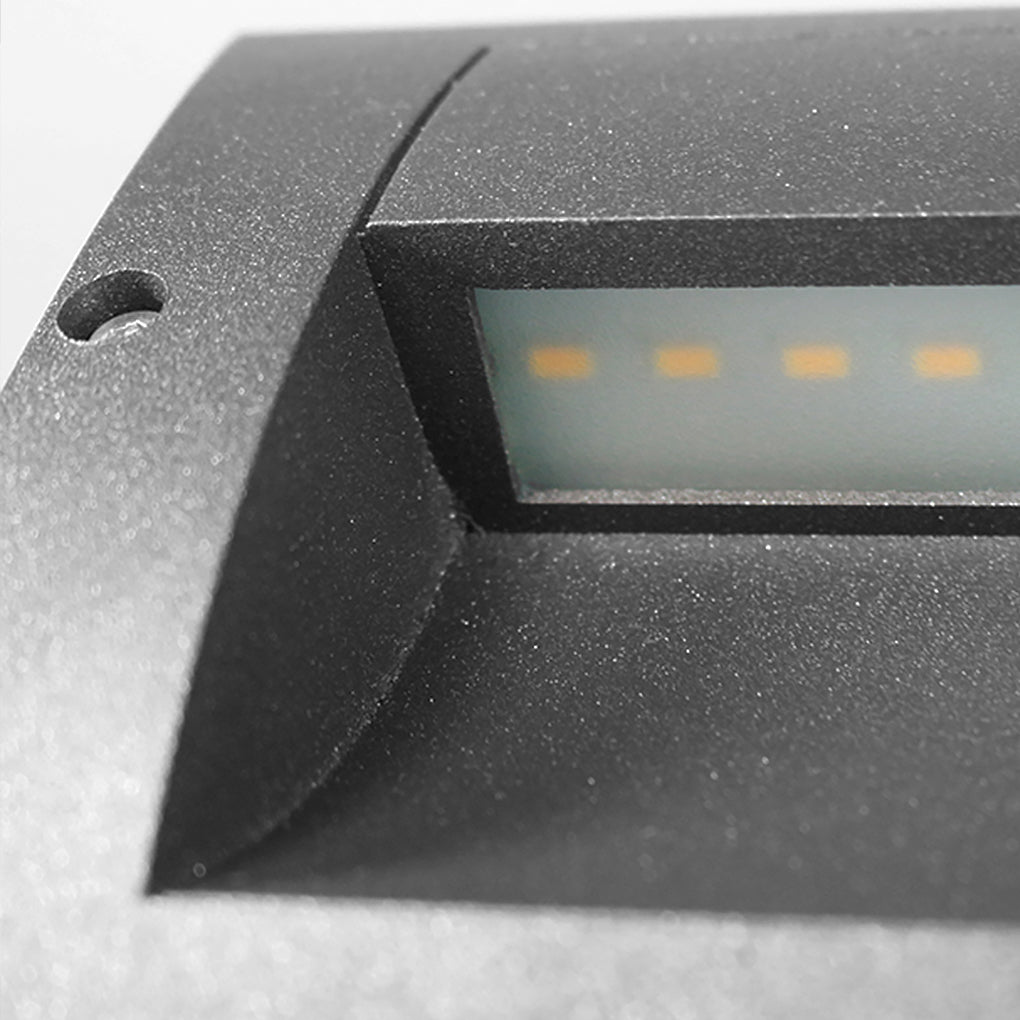 Minimalist Outdoor Step & Stair Wall Light — Die-Cast Aluminum, LED, IP65 Weatherproof, 7" x 3" x 4"