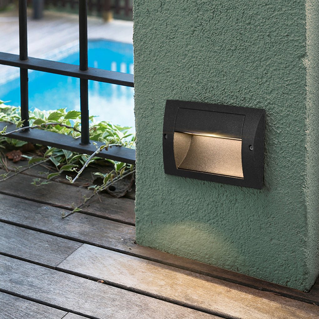 Minimalist Outdoor Step & Stair Wall Light — Die-Cast Aluminum, LED, IP65 Weatherproof, 7" x 3" x 4"