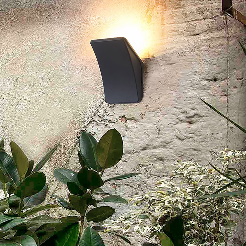 Modern Minimalist Outdoor Wall Sconce — Die-Cast Aluminum and Glass, LED 12W, IP65