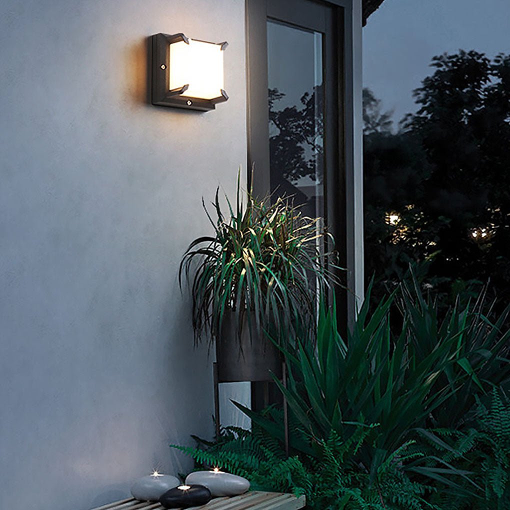 Contemporary Outdoor Wall Sconce — Black Die-Cast Aluminum, LED 5W, IP54 Weatherproof