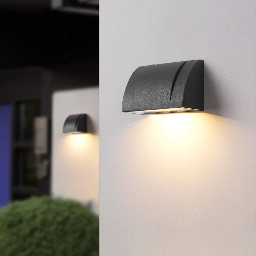 Modern Outdoor Wall Sconce — Black Aluminum and Glass, 8W LED, IP54 Weatherproof, 3000K Warm White