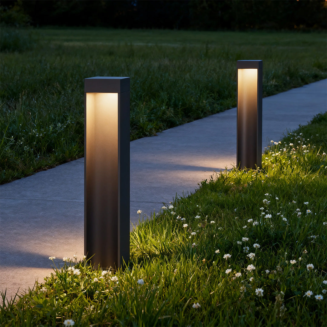 Minimalist Black Garden Path Light with Stakes — Aluminum, 7W LED, IP54, 3000K, 60cm / 80cm