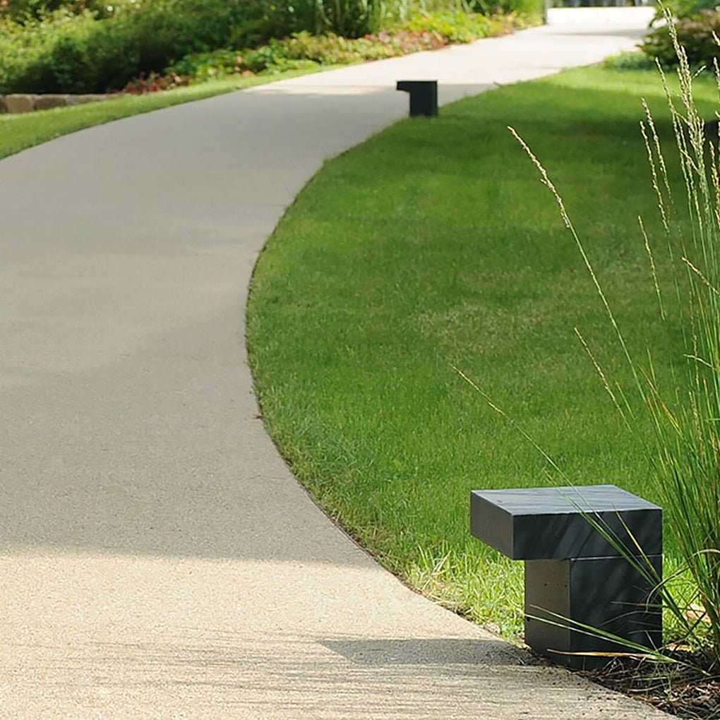 Minimalist Outdoor LED Bollard Path Light — Hardwired or Solar, 12W, IP65, 3000K Warm White, 6"W × 18"H
